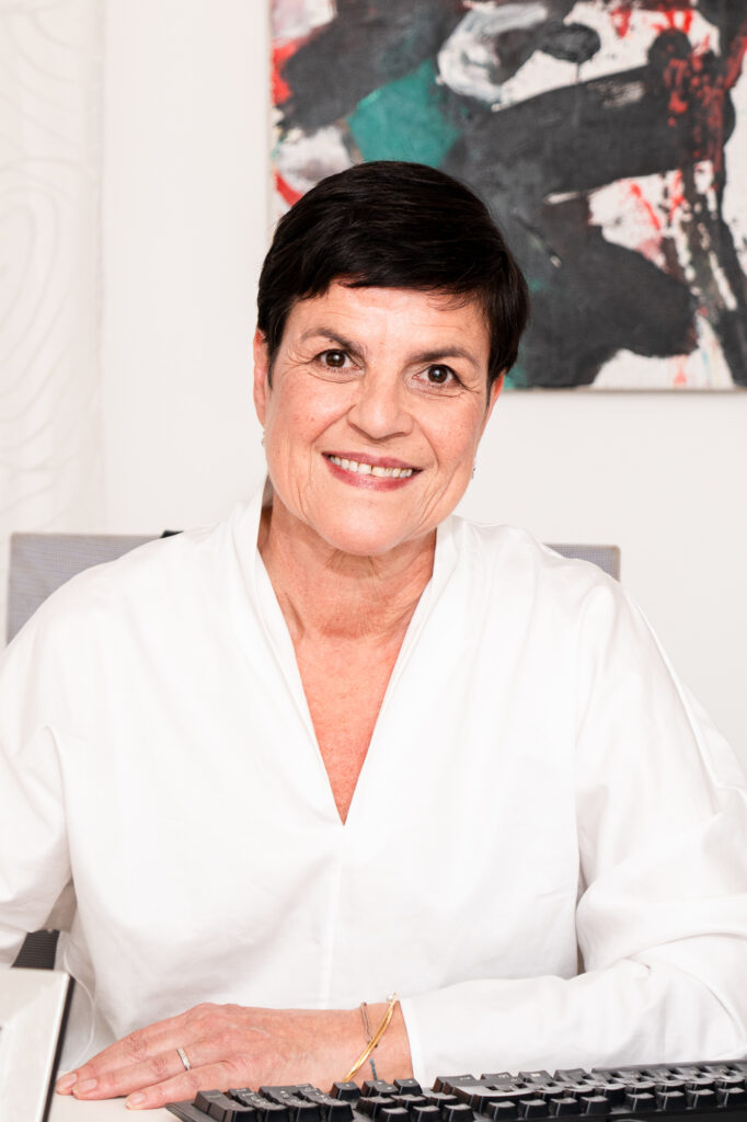 Dr Ruth Pöckaker